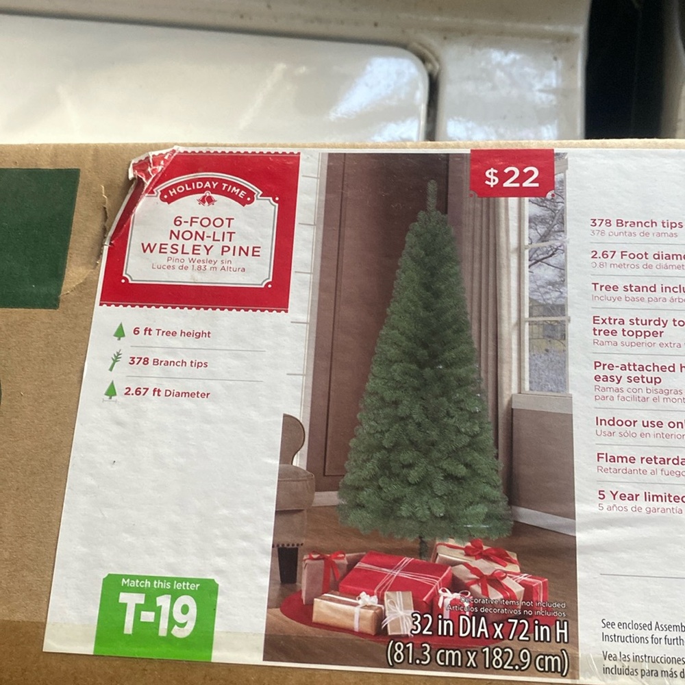 6ft Wesley pine Christmas tree 🌲